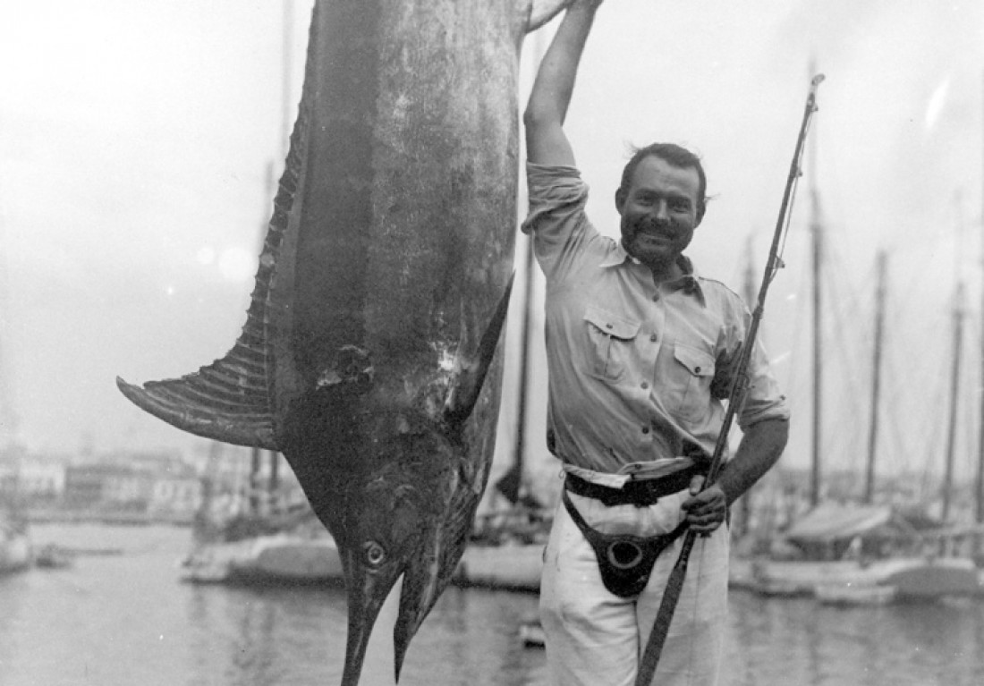 Ernest Hemingway pescando